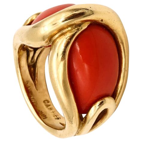 Coral ring in yellow 18kt gold with coral rose 